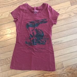 Mortal instruments tee in burgundy